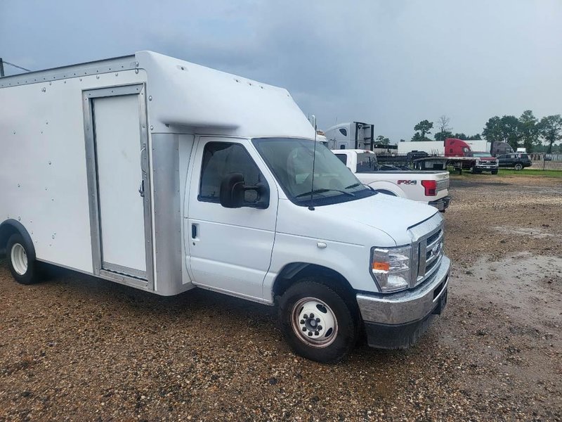 Ford Cutaway Cube Van, 2024 – Versatile Commercial Box Truck, Reliable &amp; Ready for Work