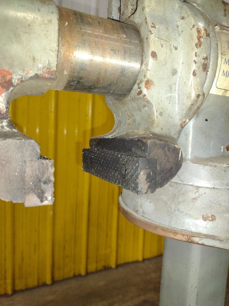 DAYTONA MACHINE VISE ON A MOBILE STAND: STOCK #23135