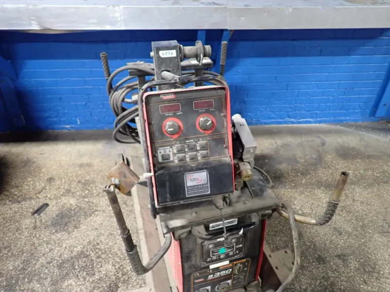LINCOLN 350 A WELDER  -  POWER WAVE S350