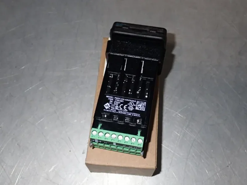 WATLOW BOX OF TEMP CONTROLLER   -  PM3C1EA-AAAAAAA