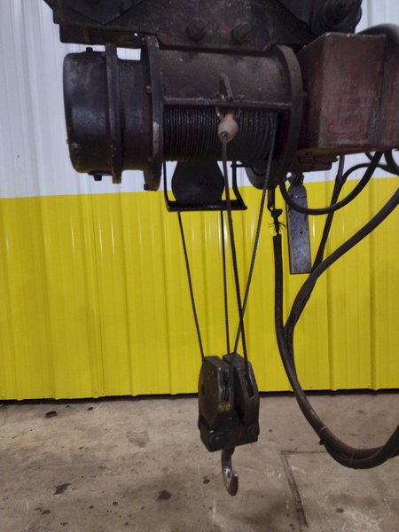 2 TON 4,000 LBS BOBCAT POWER CABLE HOIST WITH TROLLEY: STOCK #18938