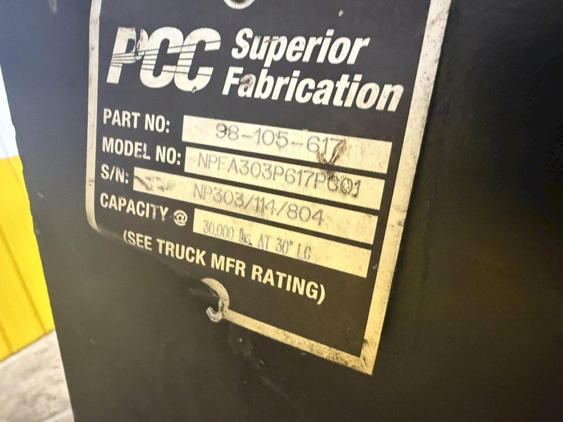 30,000 LBS SUPERIOR FAB MODEL #98-105-617 FORKLIFT MAST: YOBRO #23993
