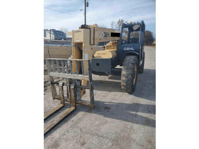 Gehl RS6-42 6,000 Lb Telehandler Lift, 2014 – 42’ Max Lift Height, Pneumatic Tires, Low Hours