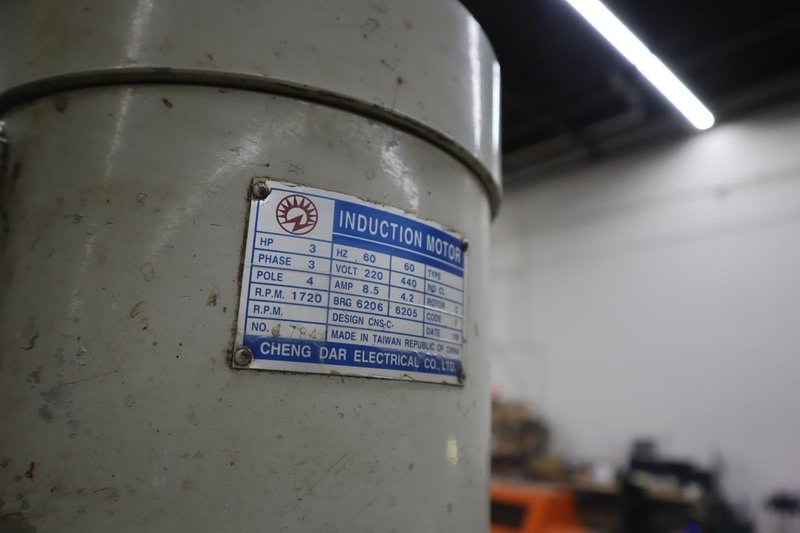 Manford Model 1F-460VS Vertical Knee Mill, X-Axis Powerfeed, Power Quill Feed and Handle, Knee Handle (Newall 2-Axis DRO NOT Operational) - Auction Item