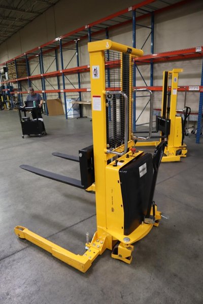 Uline H-5439 Electric Straddle Stacker Lift, 2,200# Cap, 63" Max Height, 50" Between Outriggers, 12 Volt Battery with Charger, 42" Forks- Auction Item