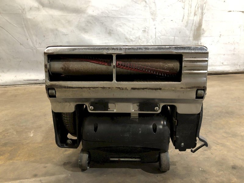 TENNANT MODEL V-SMU-14 COMMERCIAL VACUUM: STOCK #13950
