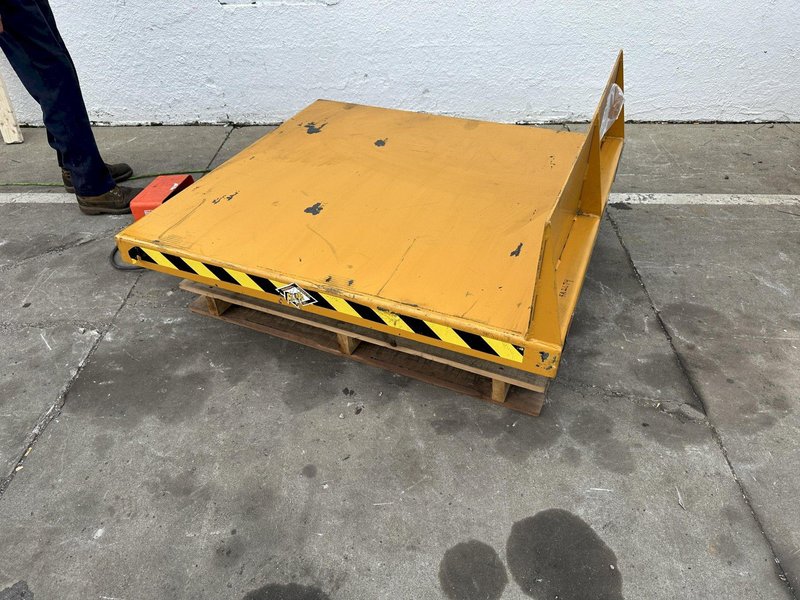 4000 LB PRESTO ECOA MODEL #CLTLT HYDRAULIC  TILTING LIFT TABLE: STOCK #78096