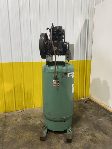 7.5 HP SPEEDAIRE MODEL #1WD61 DAYTON VERTICAL AIR COMPRESSOR: STOCK #16557