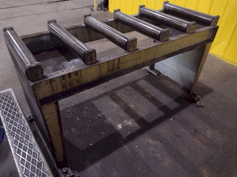 18" X 22" HEM MODEL #V100-LM2 VERTICAL BAND SAW: STOCK #19152