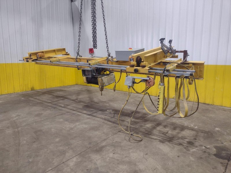 3 TON X 17’ F&amp;G / LOAD LIFTER UNDER-SLUNG POWERED CRANE: STOCK #22971