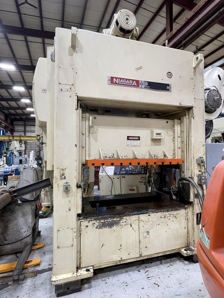 200 ton Niagara SE2-200-72-42 UH, Used Straight Side Mechanical Metal Stamping Press For Sale, Year 1995