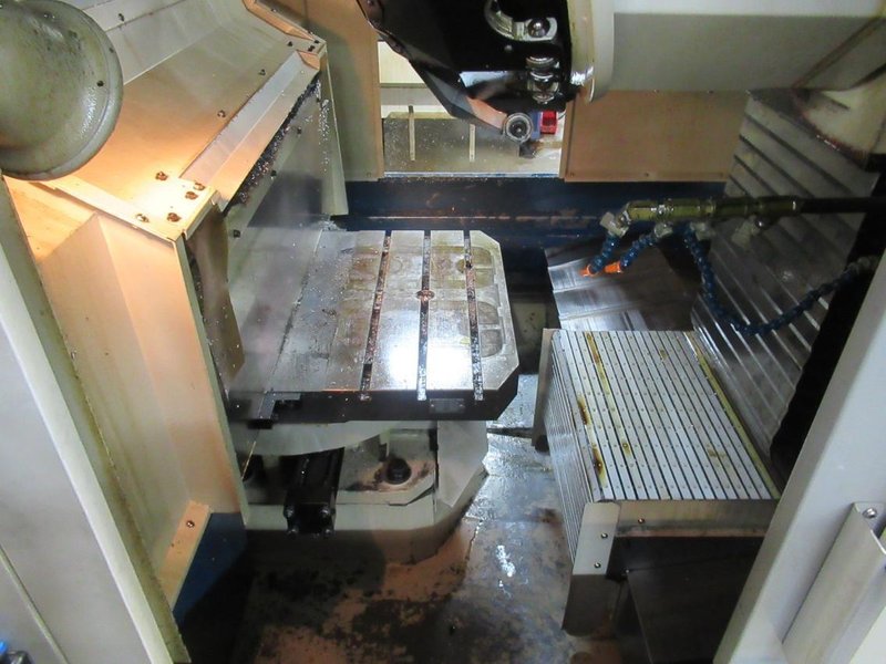 Daewoo Doosan 320/40 CNC Vertical Machining Center with 2 Station Pallet Changer, 12,000 RPM Spindle, 14 Station Rotary Turret, Chip Conveyor- Auction Item