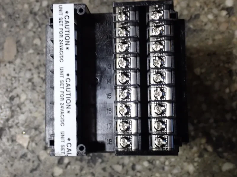 HONEYWELL DIGITAL CONTROLLER  -  UDC3200 / DC3201-CE-100R-210-10000-00-0