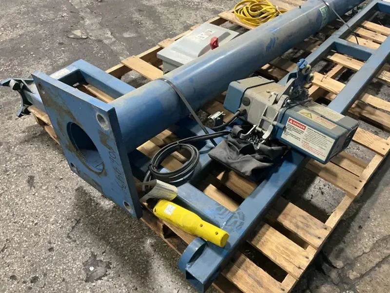 GORBEL 1/8 TON JIB CRANE W/ HOIST  -  020/57