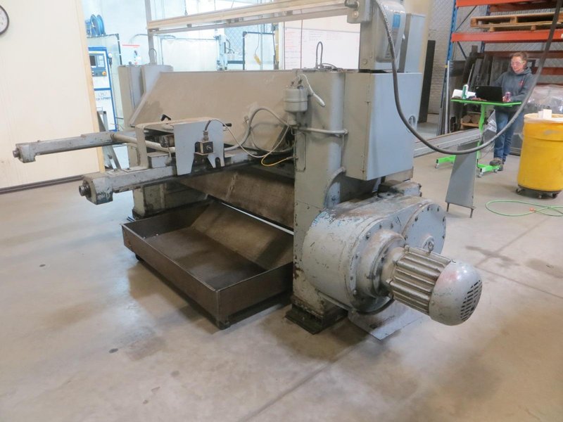 Niagara Model 76B 1/4 Power Squaring Shear with  5&#039; Squaring Arm and 2-Front Sheet Supports- Auction Item