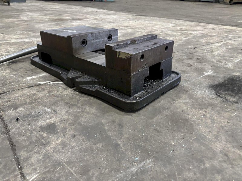 6&quot; KURT MODEL #D100 PRECISION WORK HOLDING MACHINE VISE: YOBRO #24217