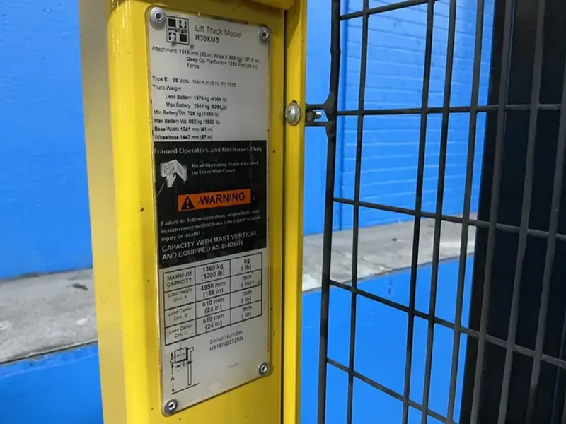 HYSTER 3000 LBS ORDER PICKER  -  R30XM3