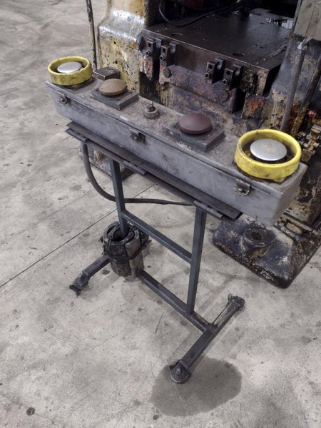 800 TON BLISS MODEL #26 KNUCKLE JOINT PRESS, 2.5" STROKE: STOCK #21707