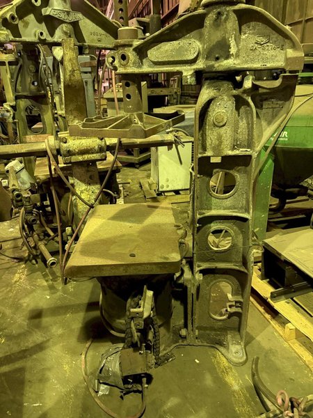 Osborn model 214-r jolt squeeze molding machine s/n 17499-h (parts machine)