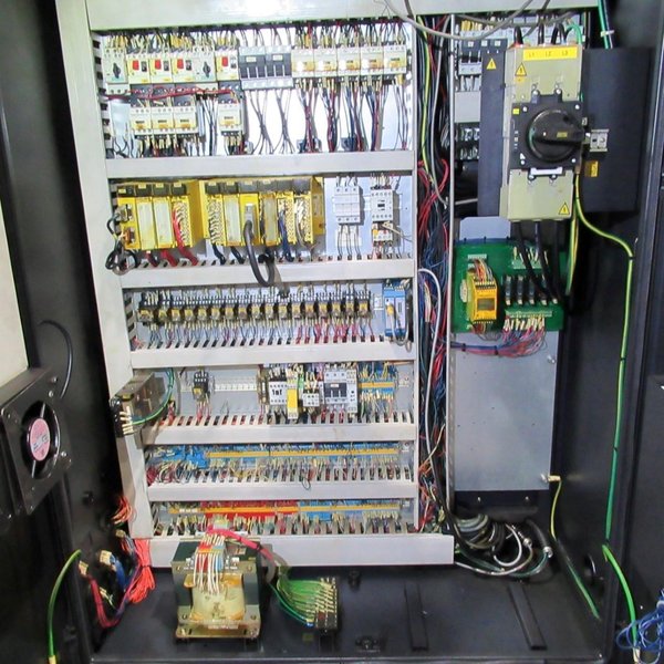 Doosan VC-500 Vertical Machining Center