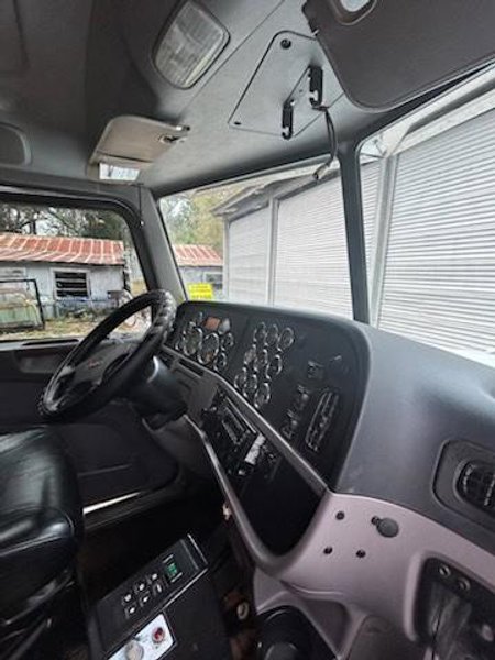 Peterbilt Dump Truck, 2011 – Paccar Engine, 226k Miles