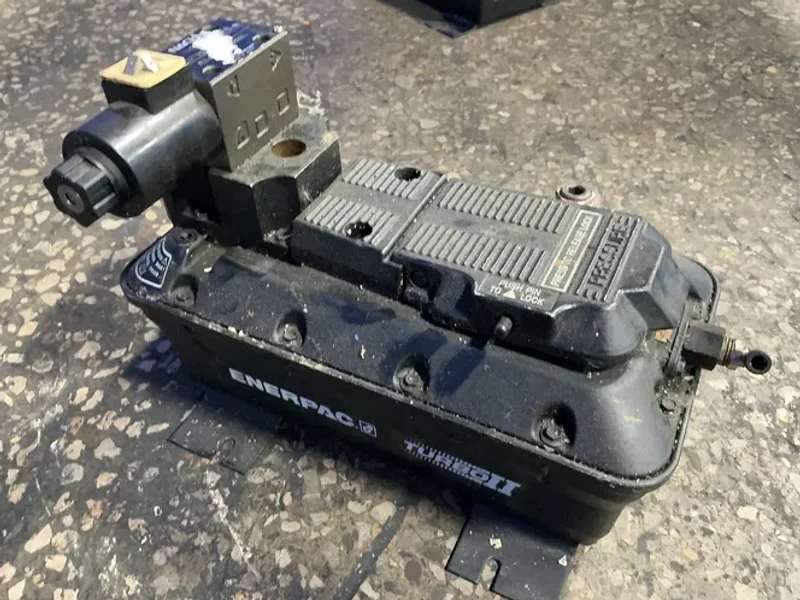 ENERPAC 5000 PSI / 350 BAR TURBO II HYDRAULIC AIR PUMP  -  PASG3002SB