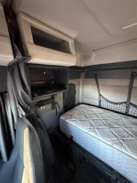 2020 Freightliner Cascadia LC1672