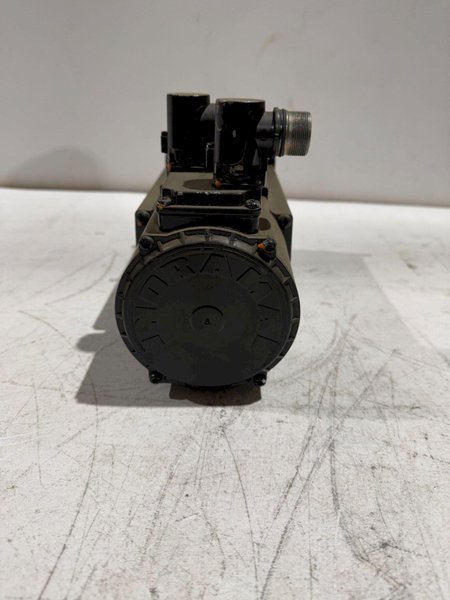 INDRAMAT MHD071B-061-PP0-UN SERVO MOTORS USED