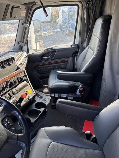 2023 International LT625 3HSDZAPR2PN563626