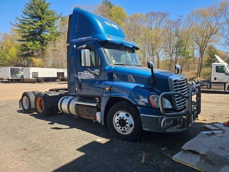 Freightliner Cascadia 125 Day Cab, 2017 – Tandem Axle Class 8 Semi Tractor