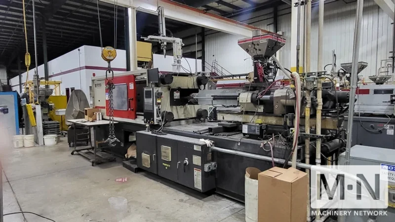 310 TON 36 OZ FERROMATIK MILACRON MODEL MT310-36 WIDE PLATEN INJECTION MOLDING MACHINE MFG 2001