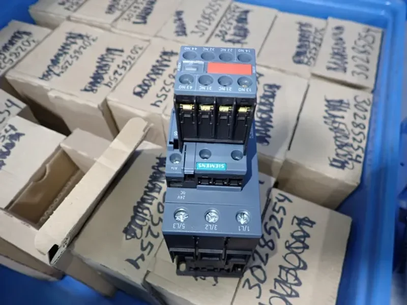 SIEMENS ACTUATOR  -  3RT2036-1KB44-3MA0