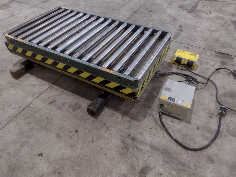 3500 LB X 60" X 36" SOUTHWORTH HYDRAULIC SCISSOR LIFT TABLE WITH ROLLER TOP: STOCK #20932