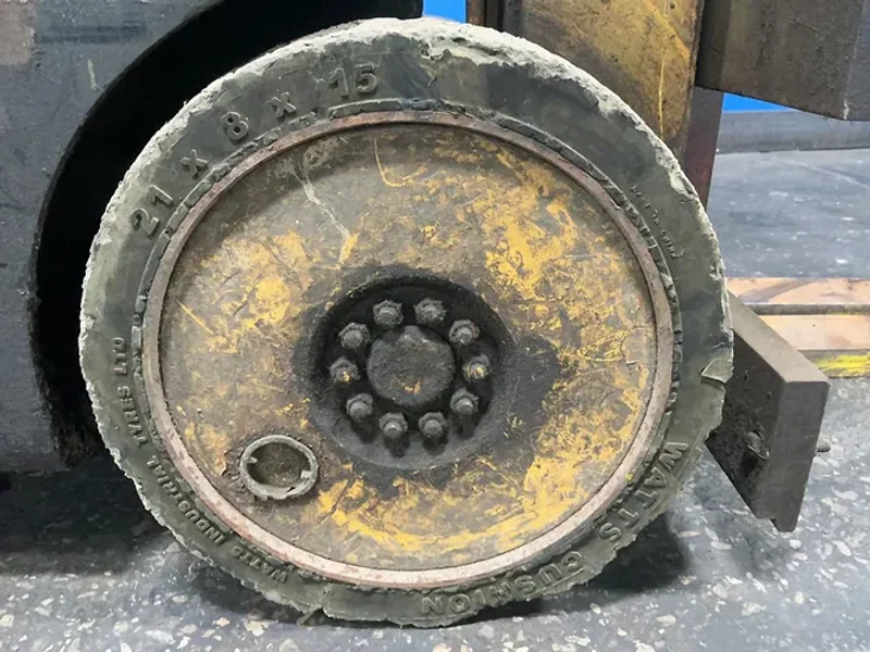 HYSTER 6000 LBS PROPANE FORKLIFT  -  S60B