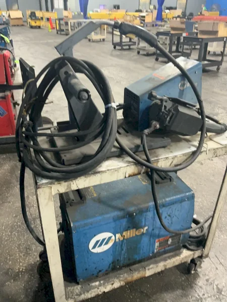 MILLER 450 A WELDER   -  INVISION 456MP
