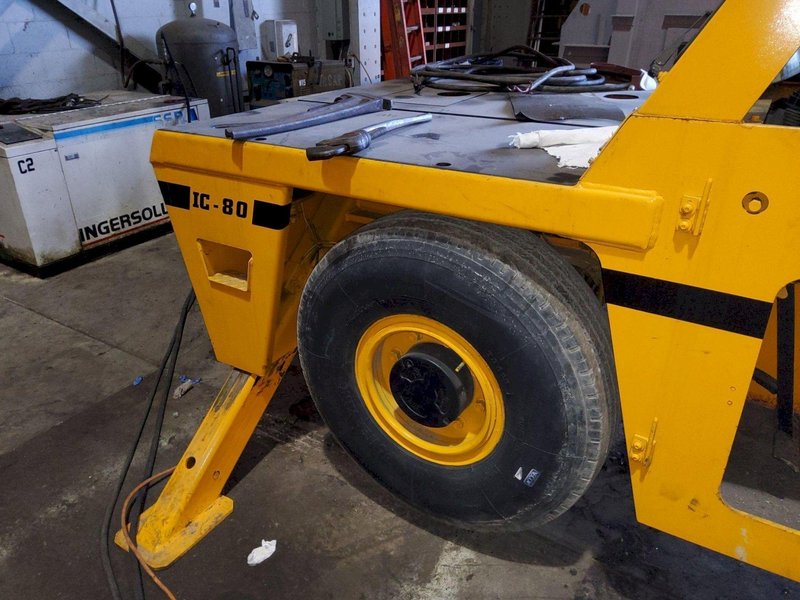 BRODERSON IC-80-3H BOOM LIFT