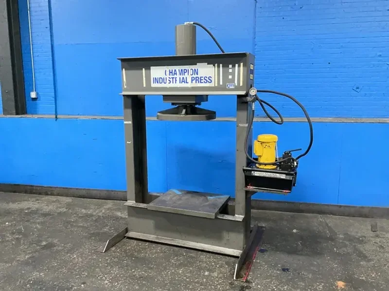 CHAMPION 165 TONS TIRE PRESS