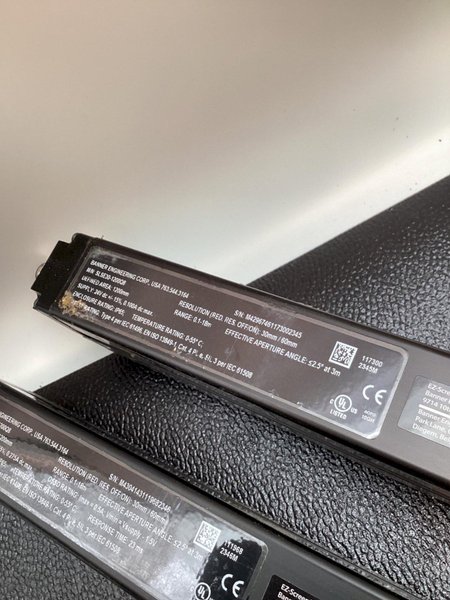 BANNER SLSR30‑1200Q8 + SLSE30‑1200Q8 Safety Light Curtain Set USED