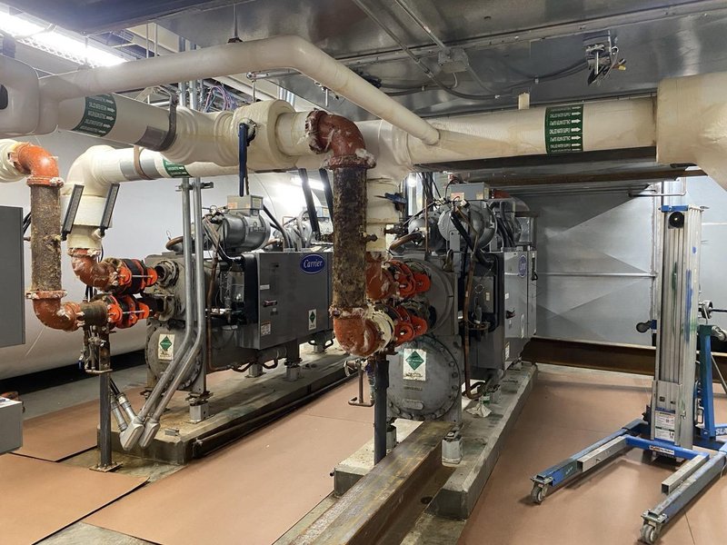 175 Ton Carrier 30HXC186RZE660 Chiller, 2004