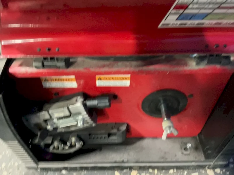 LINCOLN ELECTRIC 90-140 A WELDER  -  POWER MIG 140C