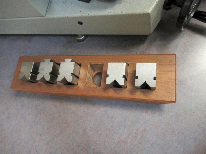 Deltronics DH214-MP 14" Optical Comparator with MPC-5 2-Axis DRO, LED Screen Angle Display, Surface &amp; Profile Illumination- Auction Item