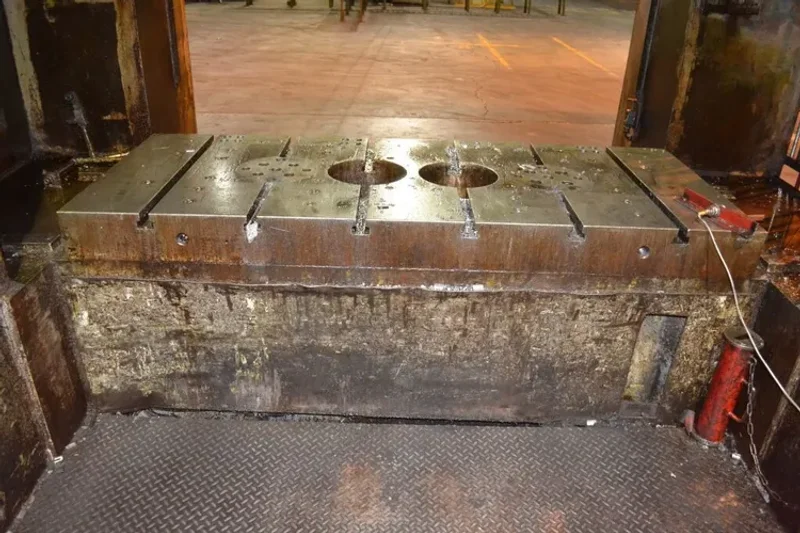 KOMATSU 220 TON ECCENTRIC GEAR 2 PT SS PRESS, S/N 10017, STOCK# 13404J