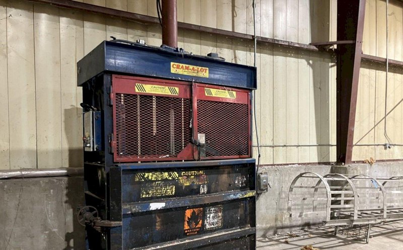 60" CRAM-A-LOT VERTICAL HYDRAULIC BALER: YOBRO #24584