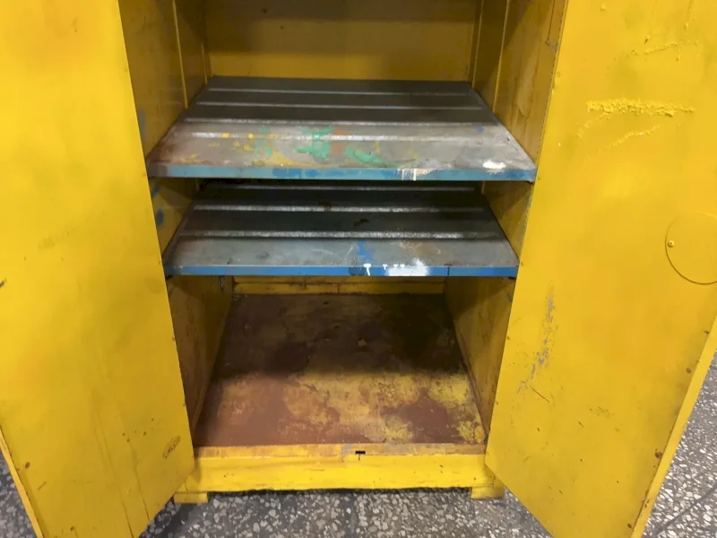 FLAMMABLE SAFETY CABINET