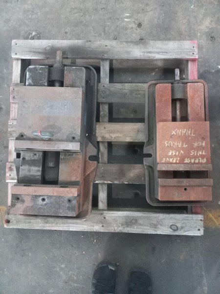 10" KURT HEAVY DUTY MACHINE VISE. STOCK # 0996324