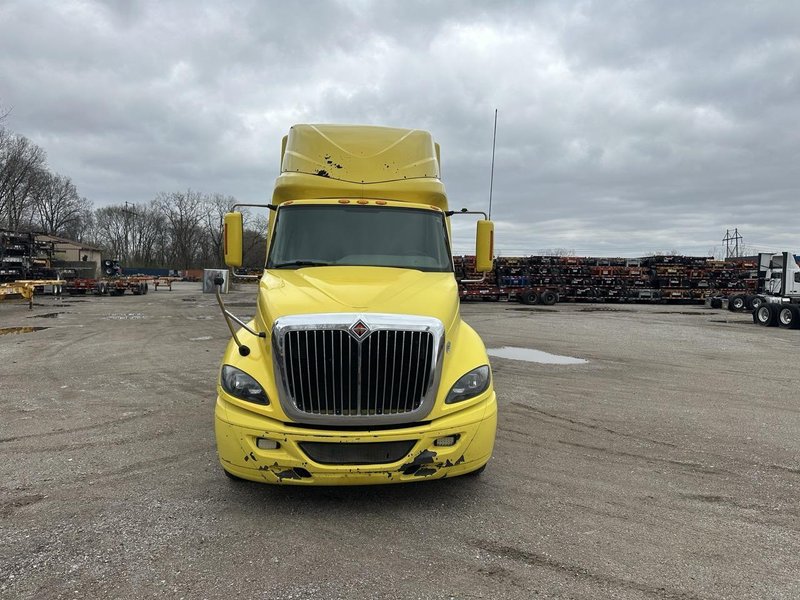 International LF687 Sleeper Truck, 2016 – 1.1 Million Miles – Cummins ISX – Tandem Axle Highway Tractor