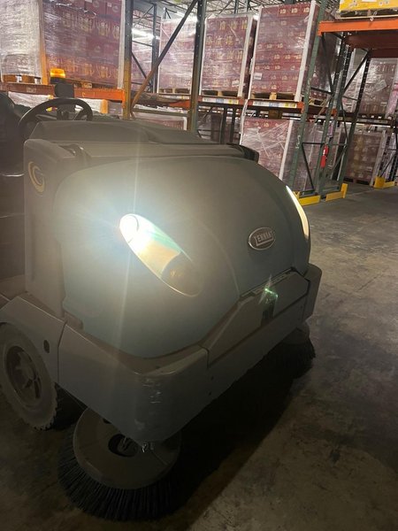 Tennant S30 Shop Sweeper- 550 Hours