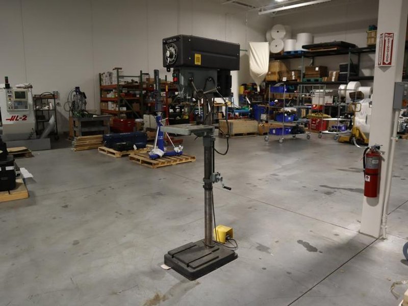Delta 15-350 Variable Speed Drill Press – 3/4 HP, 7-1/2" Throat, 14" x 11" Tilting Table W/ Foot Switch- Auction Item