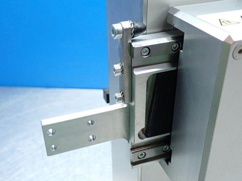 OMRON LINEAR MOTOR ASSEMBLY PICK &amp; PLACE SYSTEM  -  R88L-ES-PM-C110-B100-0001