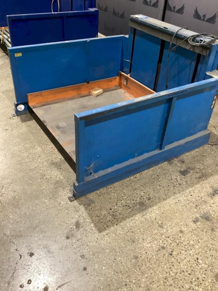 SOUTHWORTH ROLL C2.5-28 Platform Lifter w/ Foot Control 2500 lbs Capacity USED